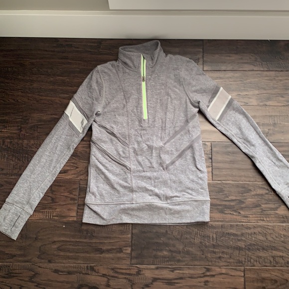 Ivivva Athletica pullover grey with green accent - Picture 3 of 6